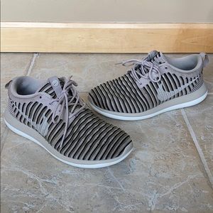 Nike Women’s Roshe Two Flyknit